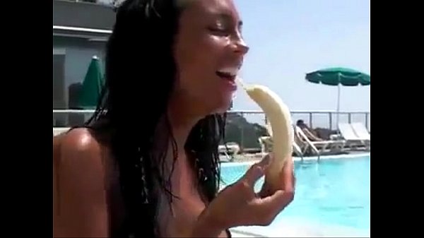 Girl deepthroat banana