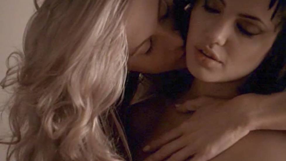 Angelina jolie kiss hot sex
