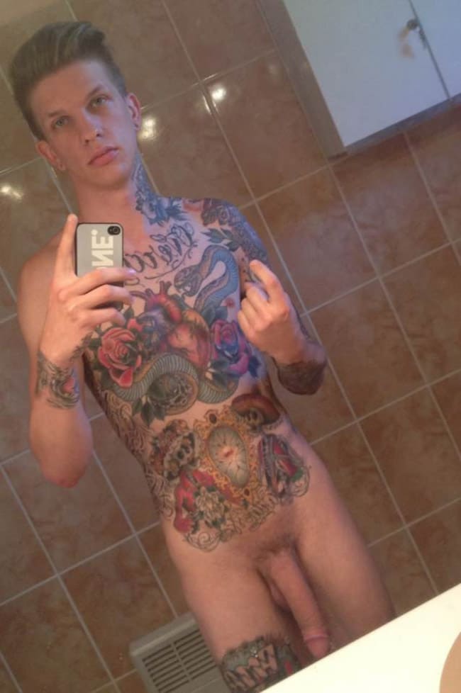 Quirk recommendet Tatoos on nude males