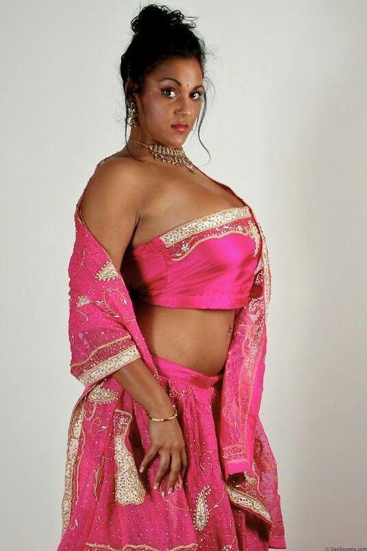 Monarch reccomend Busty indian girl in a saree