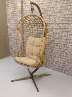 Trouble reccomend 70 s swinging egg chair