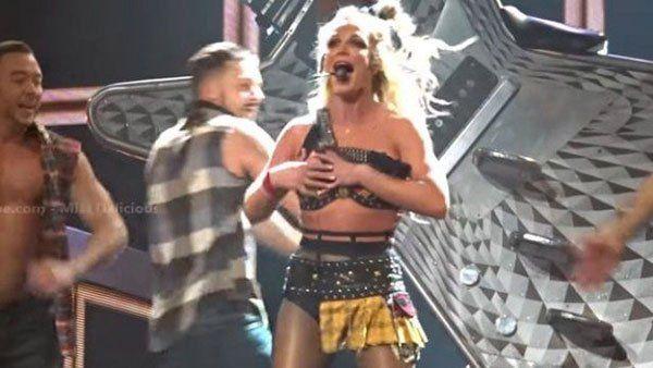 Britney spears dance boob slip dancing