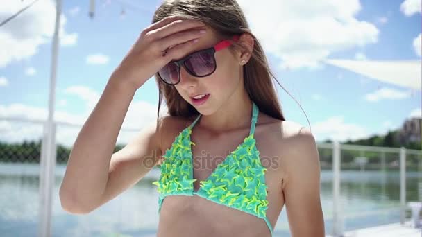 Saber reccomend Bikini model video young