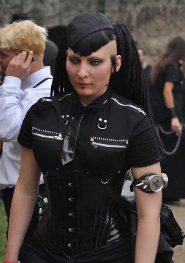 Chubby goth gril and arab guys